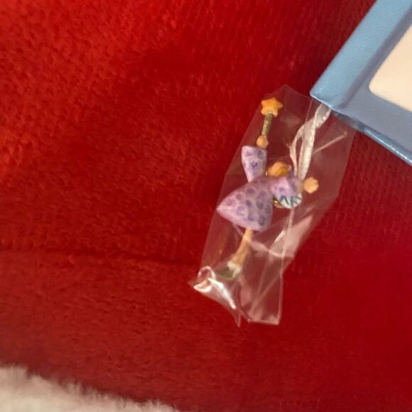 2001 Hallmark The Land of Christmastime Keepsake Ornament - Picture 8 of 9